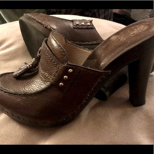 MK MICHAEL KORS Brown Pebble Leather Mules Clogs w/ Wooden Heel & Tassels Sz 6.5